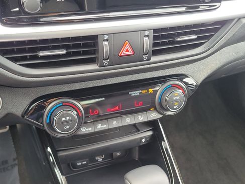 Used 2024 Kia Forte GT-Line w/ GT-Line Premium Package image 19