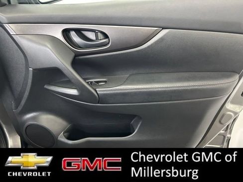 Used 2017 Nissan Rogue Sport S w/ S Appearance Package AWD/4WD image 24