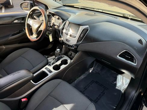 Used 2018 Chevrolet Cruze LS image 16
