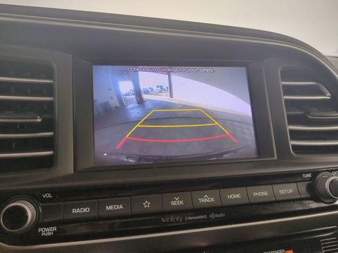 Used 2019 Hyundai Elantra Limited w/ Cargo Package image 22