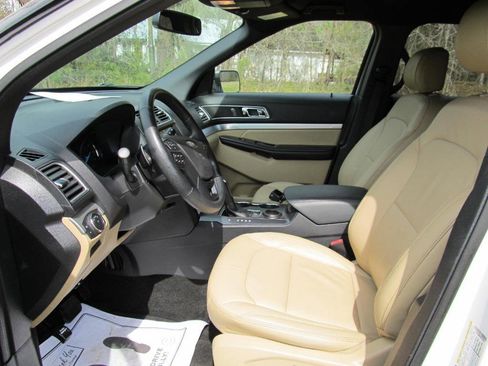 Used 2017 Ford Explorer XLT w/ Equipment Group 202A image 18