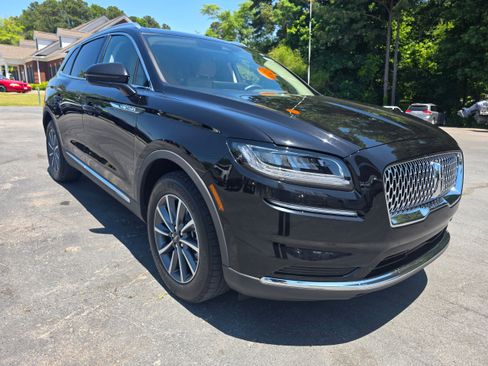 Used 2021 Lincoln Nautilus FWD image 3