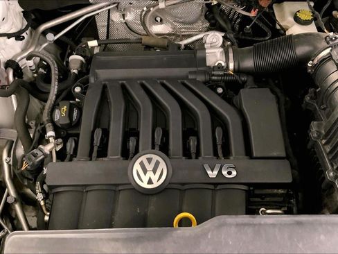 Used 2023 Volkswagen Atlas Cross Sport SEL R-Line AWD/4WD image 31