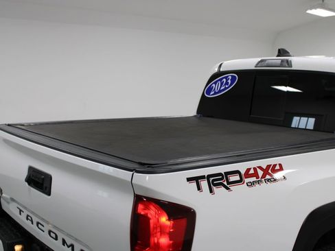 Used 2023 Toyota Tacoma TRD Off-Road w/ Technology Package AWD/4WD image 13