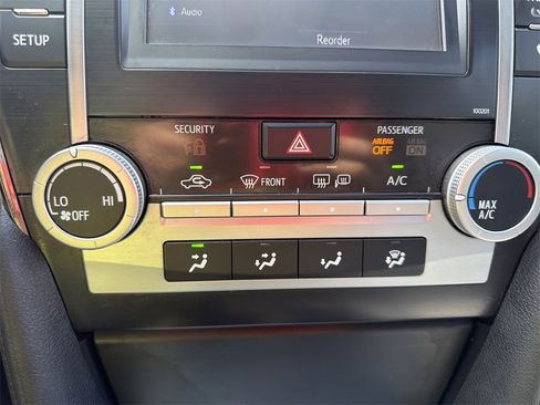 Used 2014 Toyota Camry SE image 29