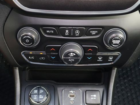 Used 2021 Jeep Cherokee Trailhawk w/ Trailer Tow Group image 26