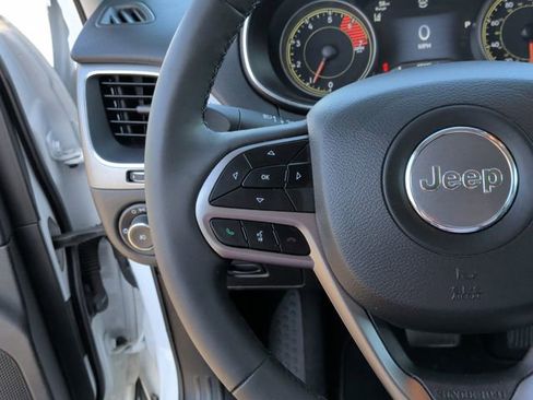 Used 2022 Jeep Cherokee Latitude Lux w/ Sun & Sound Group AWD/4WD image 16
