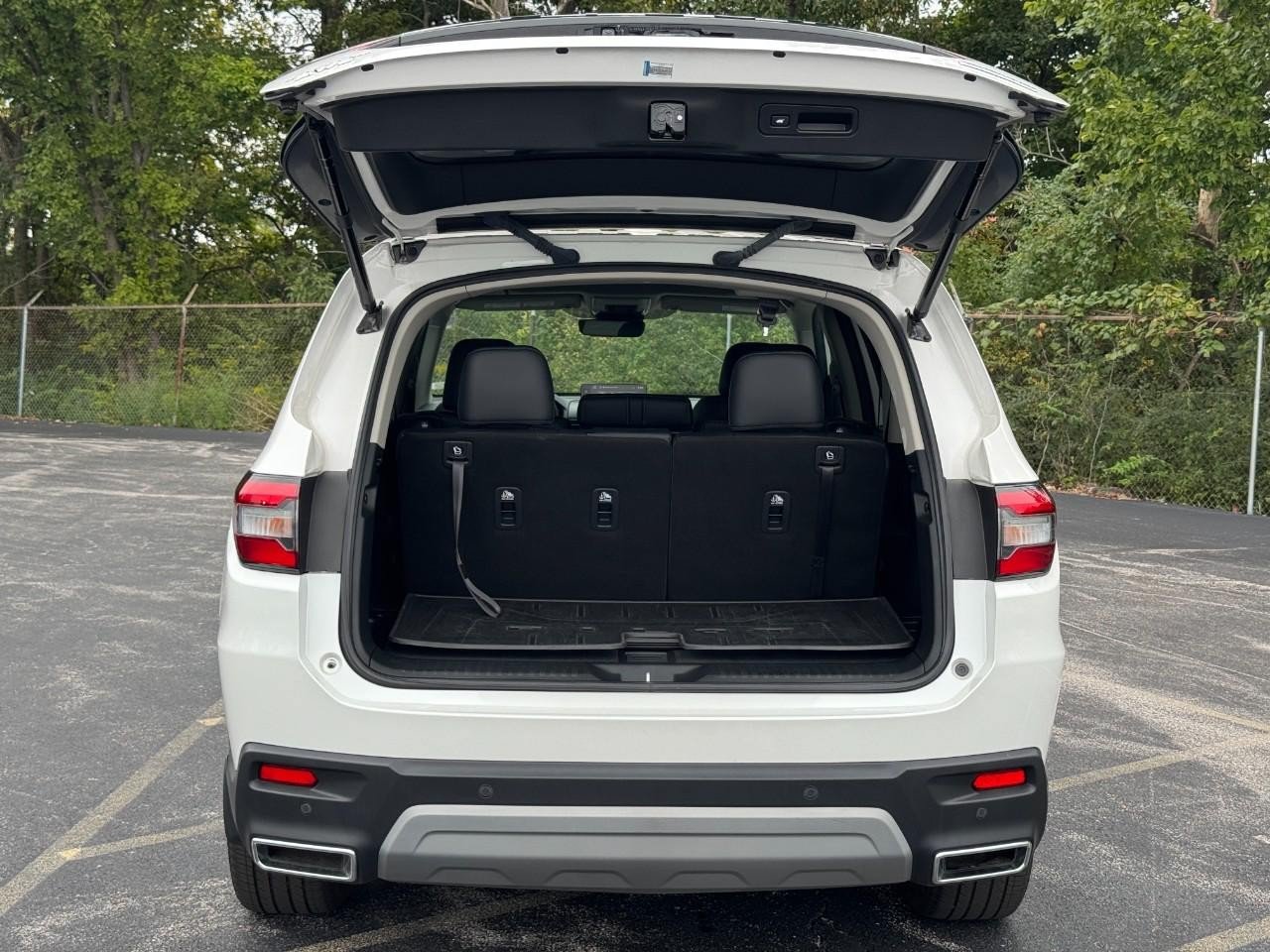 Certified 2025 Honda Pilot Touring image 5