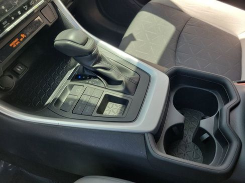 Used 2019 Toyota RAV4 XLE AWD/4WD image 31