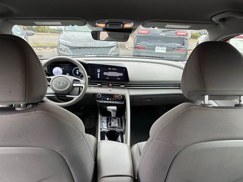 Used 2023 Hyundai Elantra SEL w/ Convenience Package image 15
