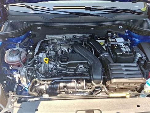 Certified 2024 Volkswagen Taos SE image 29