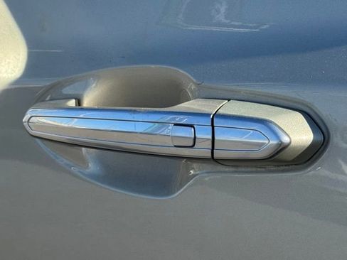 Used 2017 Cadillac XT5 Luxury w/ Driver Awareness Package image 13