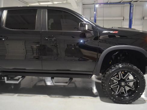 Used 2023 Chevrolet Silverado 1500 ZR2 w/ Technology Package AWD/4WD image 7
