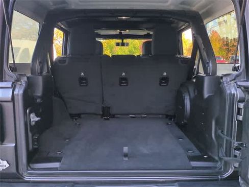 Used 2019 Jeep Wrangler Unlimited Sahara image 34