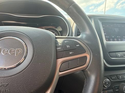 Used 2020 Jeep Cherokee Latitude Plus AWD/4WD image 8