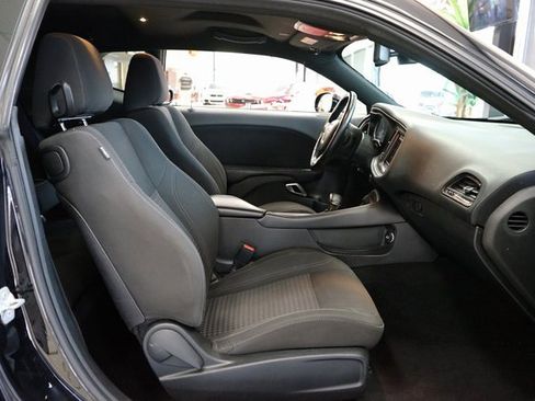 Used 2019 Dodge Challenger SXT image 39