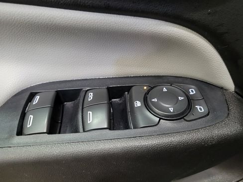 Used 2019 Chevrolet Equinox LS FWD image 27