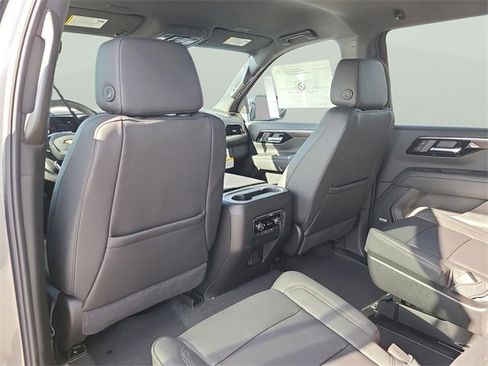 New 2026 Chevrolet Suburban LT w/ Comfort Package image 17