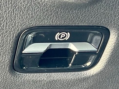 Certified 2023 Mercedes-Benz C 300 4MATIC Sedan image 25