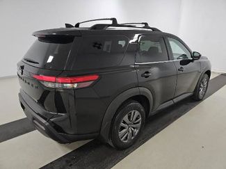 Used 2023 Nissan Pathfinder SV w/ Black Appearance Package video 3