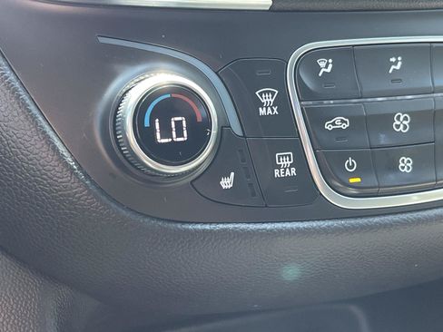 Used 2024 Chevrolet Equinox LT FWD image 27