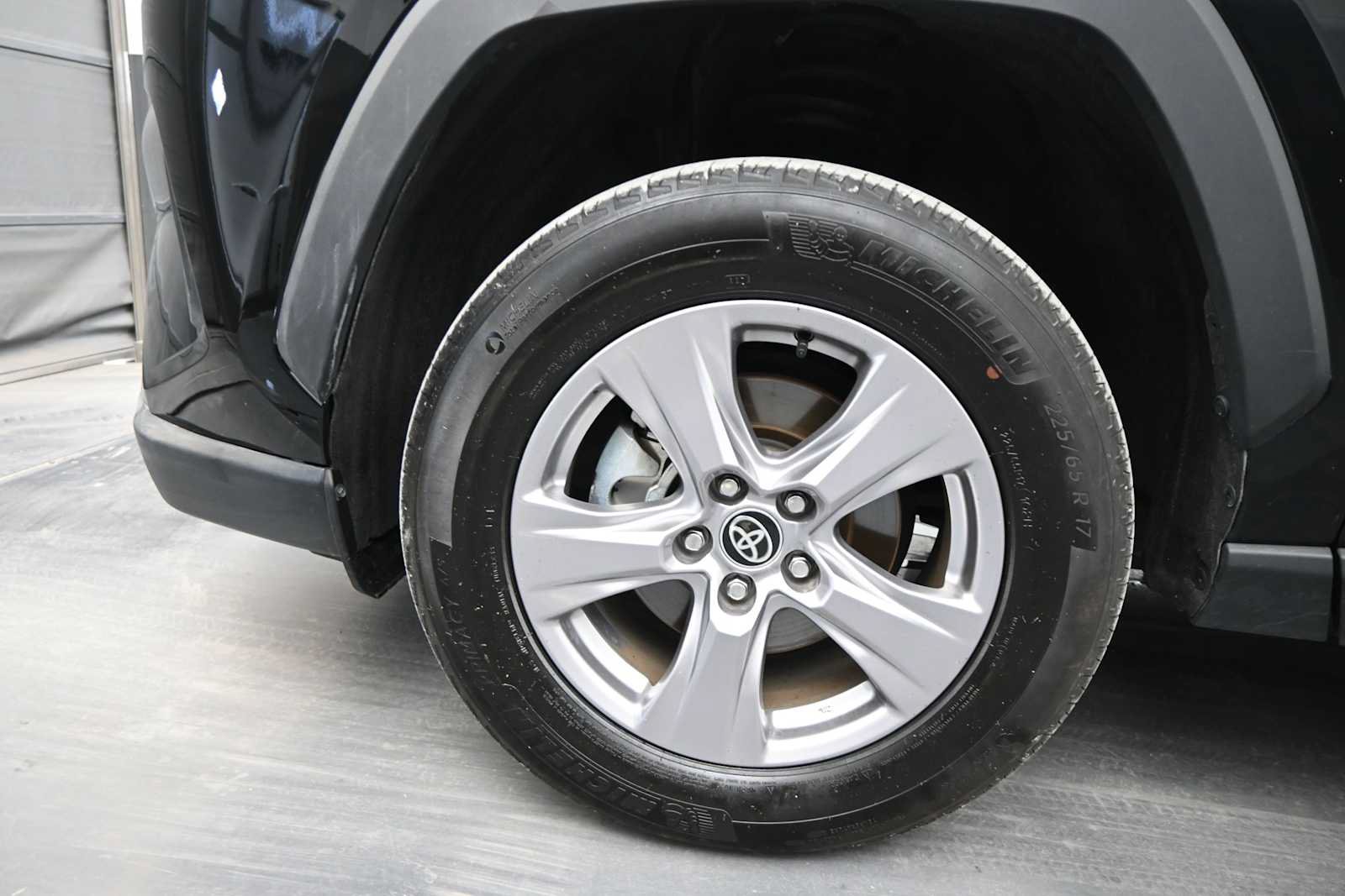 Used 2025 Toyota RAV4 XLE AWD/4WD image 10