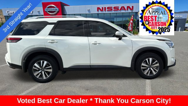 Used 2024 Nissan Pathfinder SL AWD/4WD image 2