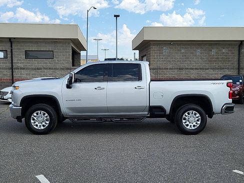 Used 2022 Chevrolet Silverado 2500 LTZ w/ LTZ Convenience Package AWD/4WD image 4