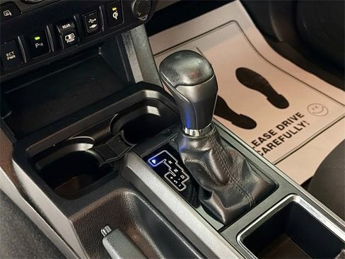 Used 2018 Toyota Tacoma TRD Sport w/ Technology Package image 17