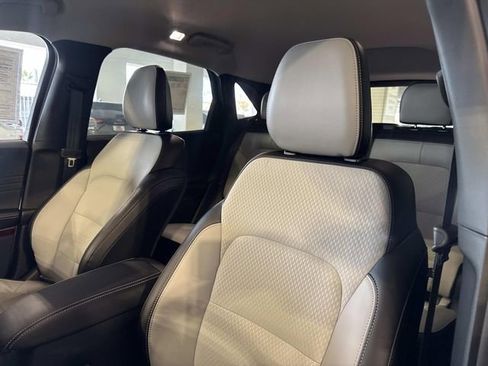 Used 2025 Ford Escape SE image 17