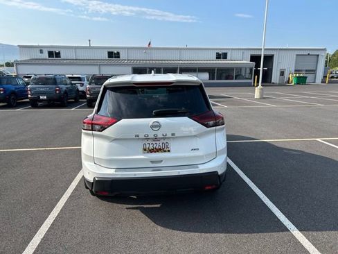 Used 2025 Nissan Rogue SV AWD/4WD image 4