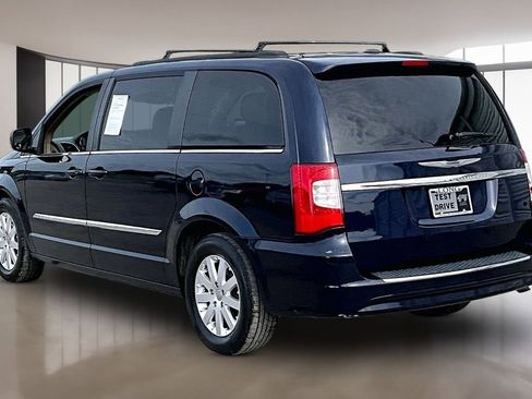 Used 2014 Chrysler Town & Country Touring FWD image 12