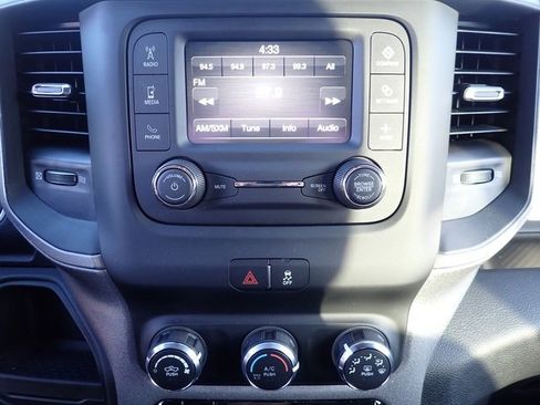 Used 2024 RAM 2500 Tradesman w/ Chrome Appearance Group image 25