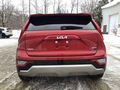 Used 2023 Kia Niro SX Touring image 6