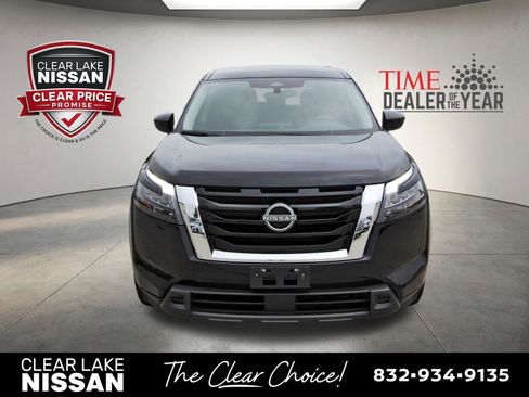 Used 2024 Nissan Pathfinder S FWD image 2