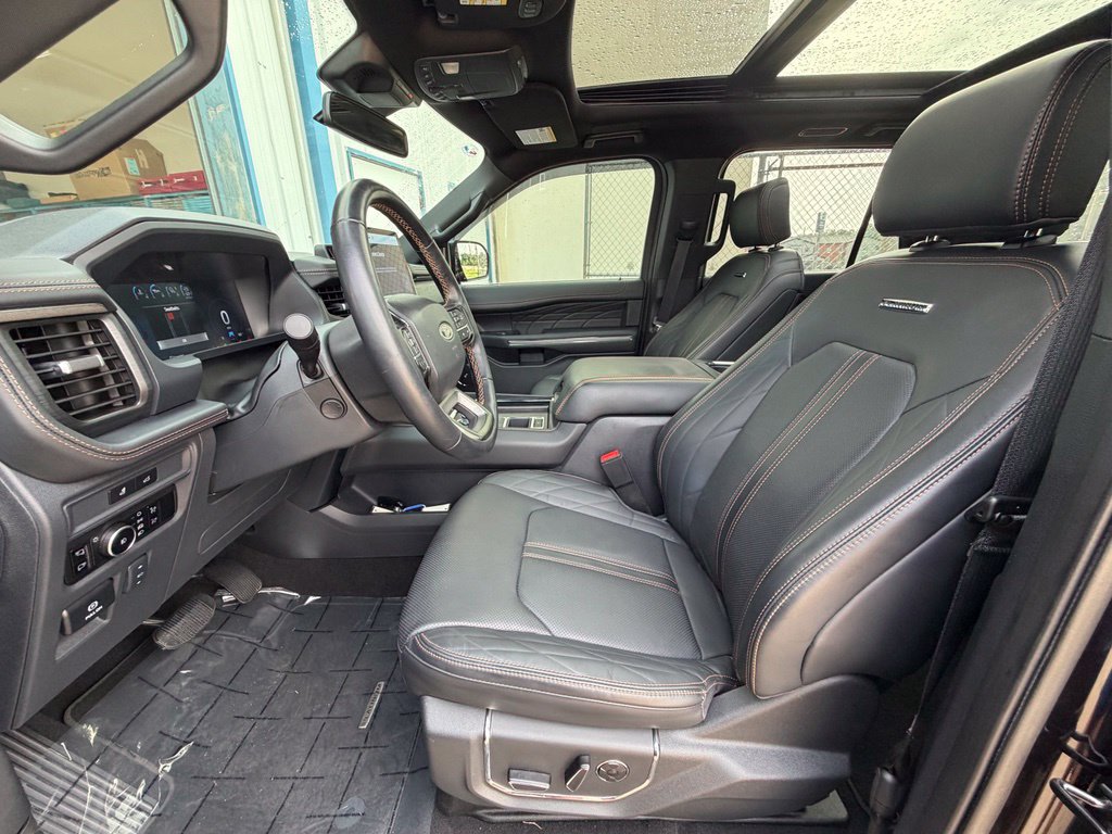 Used 2024 Ford Expedition Platinum RWD image 12