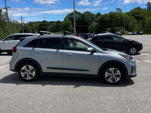 Used 2019 Kia Niro EX Premium w/ Cold Weather Package 2.0 FWD image 4