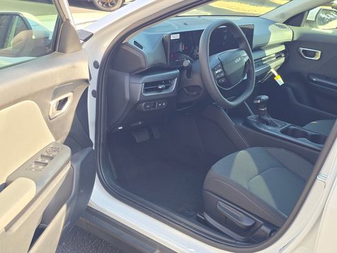New 2026 Kia K4 LXS image 9