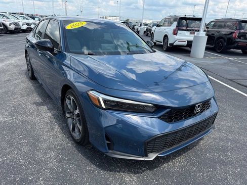 Used 2025 Honda Civic Sport image 2