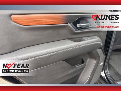 Used 2025 GMC Yukon Denali image 32