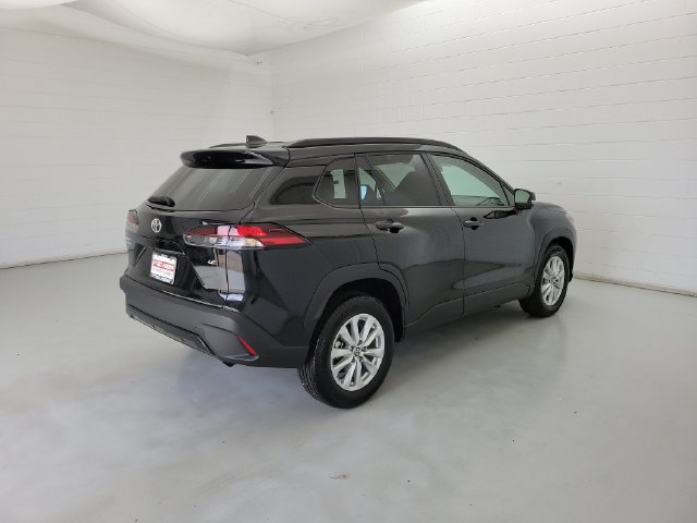 Used 2026 Toyota Corolla Cross LE FWD image 4