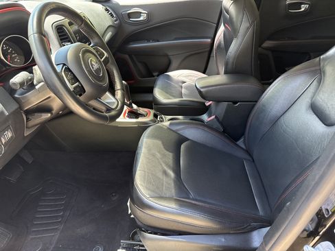 Used 2018 Jeep Compass Trailhawk w/ Leather Interior Group AWD/4WD image 9