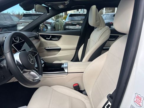 Used 2025 Mercedes-Benz C 300 4MATIC Sedan image 14