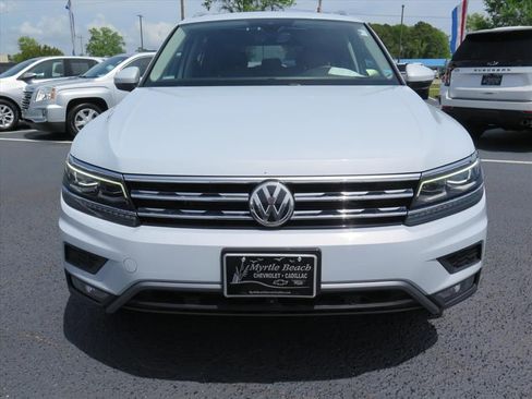 Used 2019 Volkswagen Tiguan SEL Premium image 9