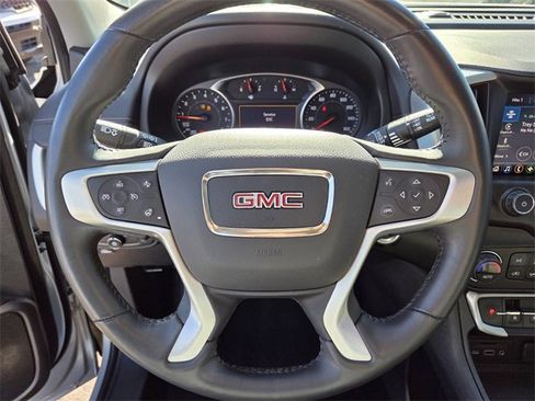 Used 2022 GMC Terrain SLT image 17