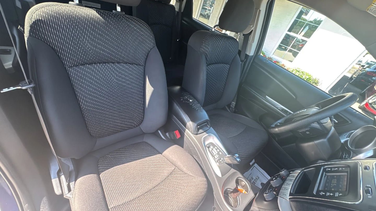 Used 2017 Dodge Journey SE FWD image 27