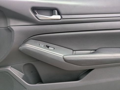 Used 2025 Nissan Altima 2.5 SV image 31