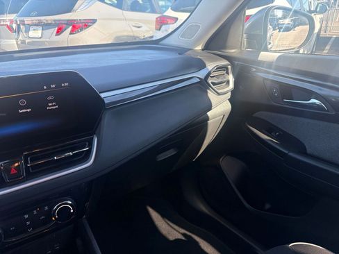 Used 2025 Chevrolet TrailBlazer LT image 34