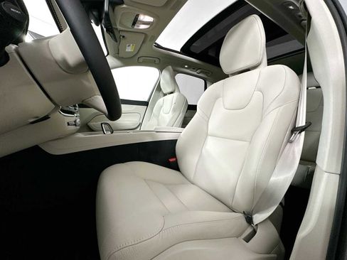 Used 2025 Volvo XC60 B5 Plus w/ Protection Package Premier image 18