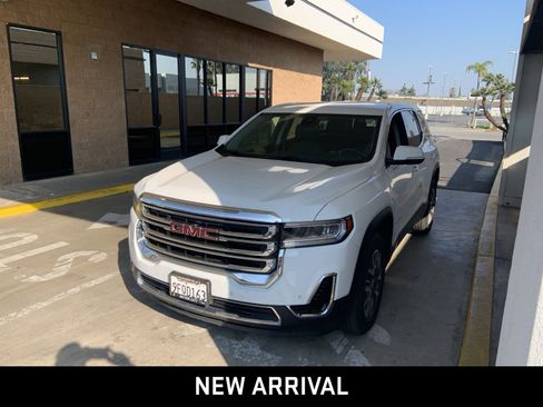 Used 2023 GMC Acadia SLE image 1